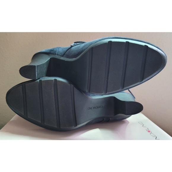 Bandolino Bdgarrett Dark Blue Suede Booties - Picture 7 of 9